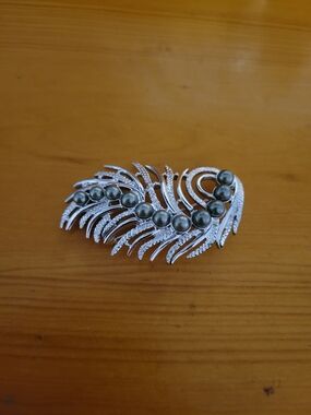 Antique Sarah Coventry Brooch